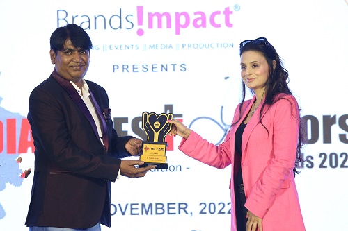 Dr. Rajesh Atulkar Awarded the Brands Impact India's Best Doctors Award 2022 by Actress Ameesha Patel