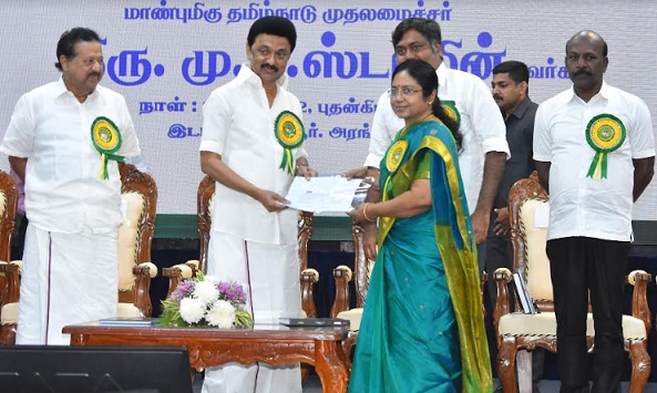Dr. Latha Rajendran, the Foster Daughter of Dr. MGR, Donated Rs. 10 Lakhs for 'Tamil Nadu CM's Public Relief Fund'