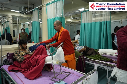 Cosmo Foundation Distributes 4000 Blankets and Food to Patients and Caregivers Outside Five Prominent Hospitals in Delhi, as Winter Cold Claims 3 Lives in North India