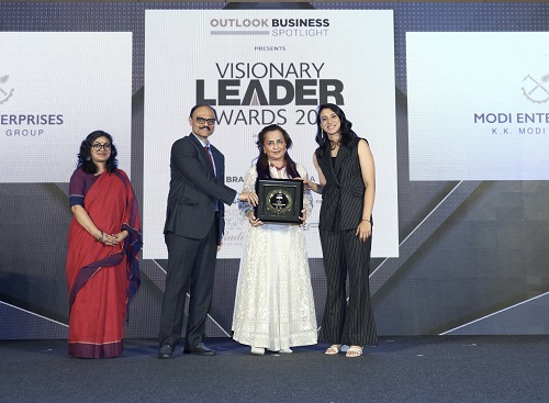 Bina Modi Honoured with "Most Inspiring Woman In Business" Award at the Outlook Business Spotlight Visionary Leader Awards 2023