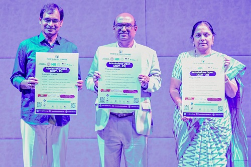 IPE हैदराबाद ने 2027-29 PGDM एडमिशन शुरू किए, पोस्टर और सूचना पुस्तिका लॉन्च की
