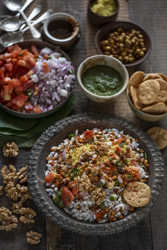 https://www.newsvoir.com/images/article/image2/36520_California_Walnuts_Chowpat_y_Bhel_Puri.jpg